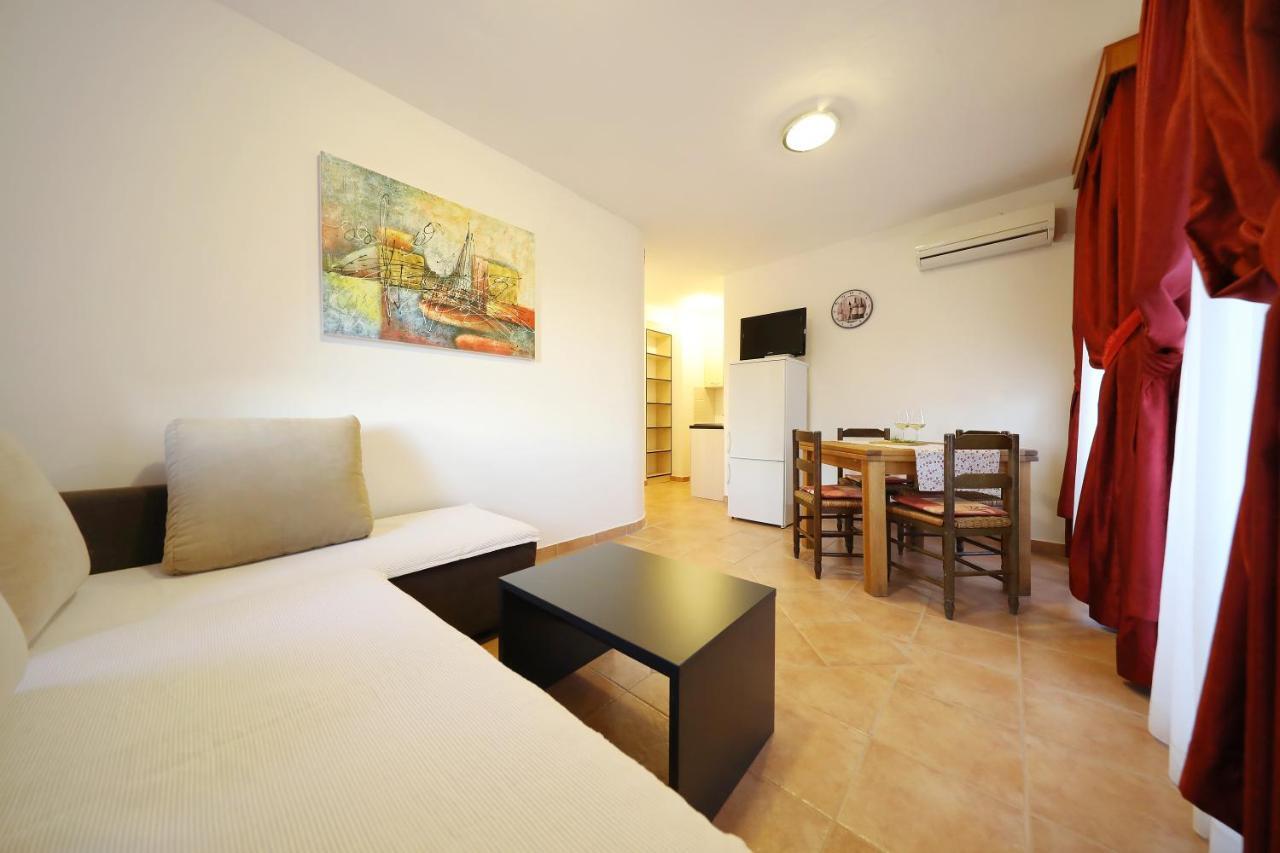 Apartmani "Jadran" Pag Town Exterior photo