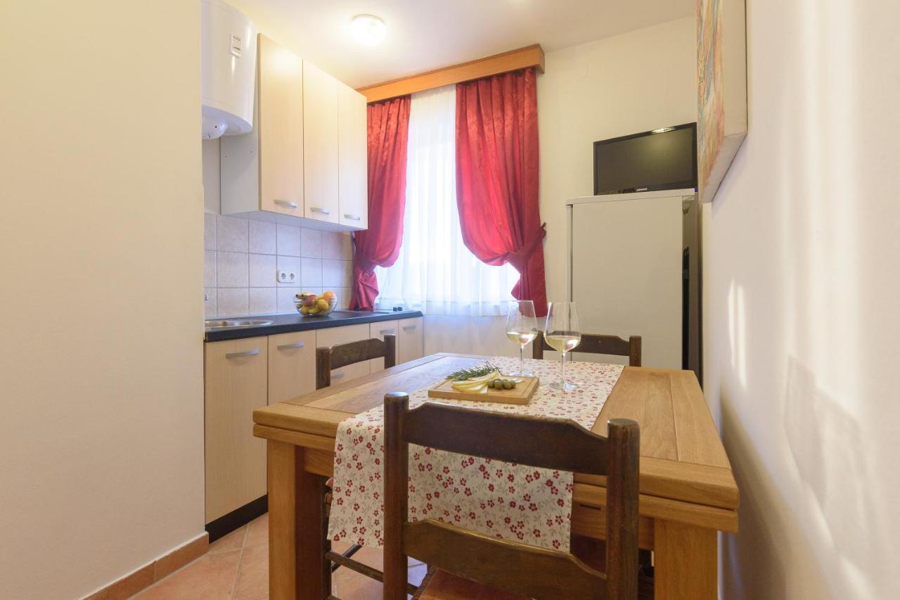 Apartmani "Jadran" Pag Town Exterior photo