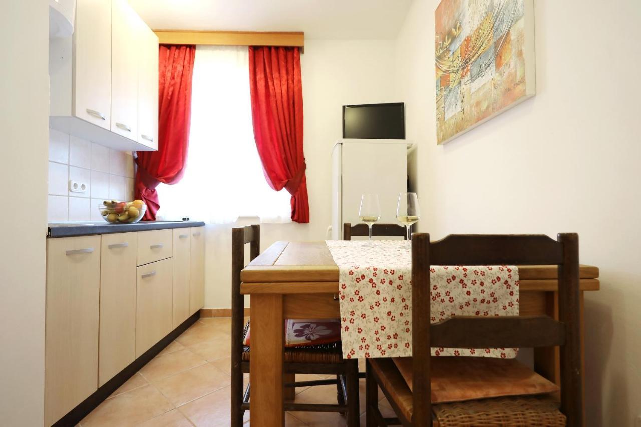 Apartmani "Jadran" Pag Town Exterior photo
