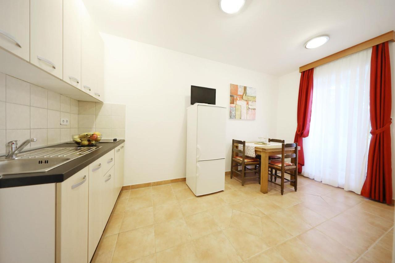 Apartmani "Jadran" Pag Town Exterior photo